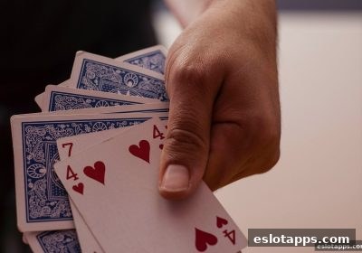 深入解读百家乐玩法：电子游戏软件带你掌握策略与趋势