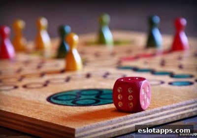 电子游戏软件教你玩转棋牌：德州扑克与推牌九的进阶心法